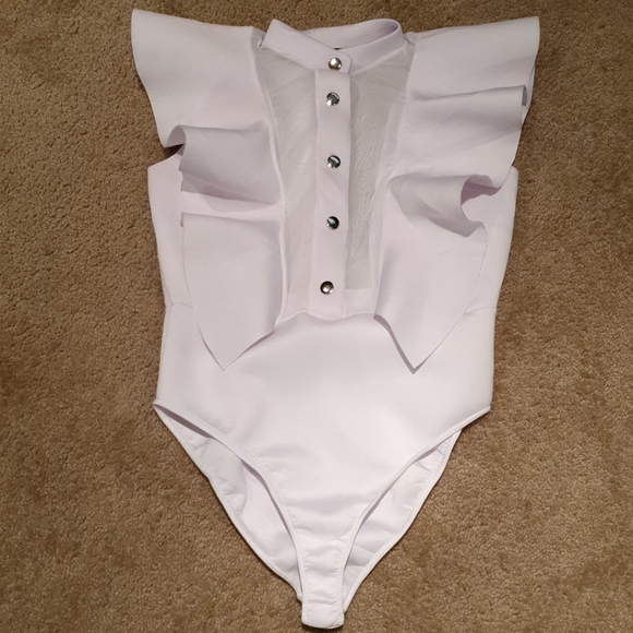 Forever 21 Tops - Forever 21 White Flouncy Tuxedo Bodysuit 1X